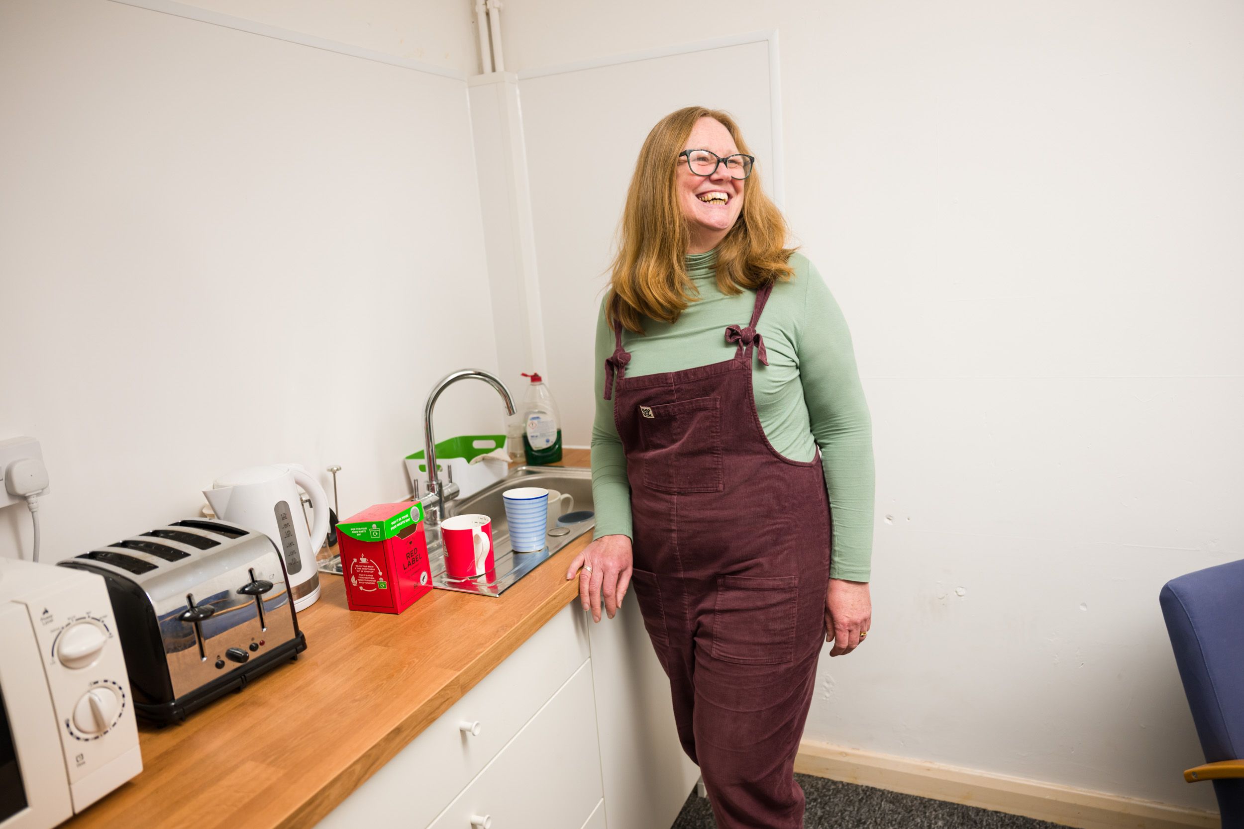 Volunteer in Open Homes Nottingham kitchen, supporting young homeless people